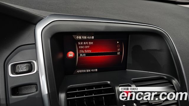 Volvo XC60 2017 — photo 21
