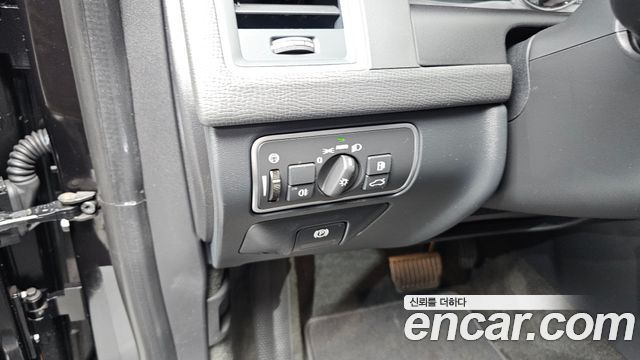 Volvo XC60 2017 — photo 23
