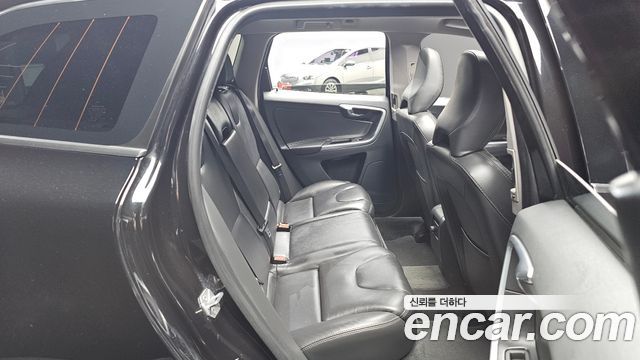 Volvo XC60 2017 — photo 16