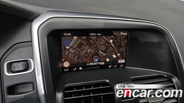 Volvo XC60 2017 — photo 27