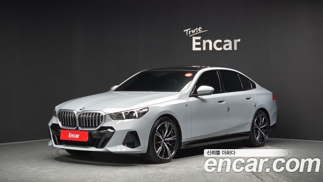 BMW 5-Series 2024 — photo 1