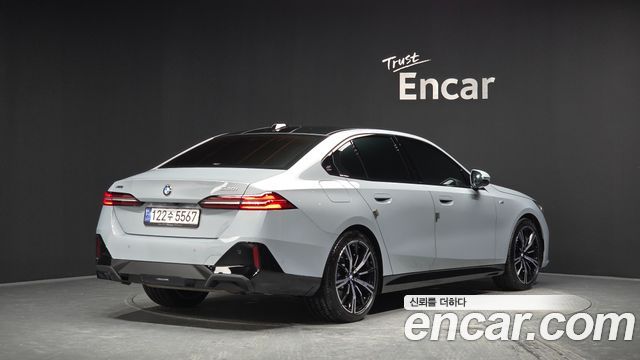 BMW 5-Series 2024 — photo 2