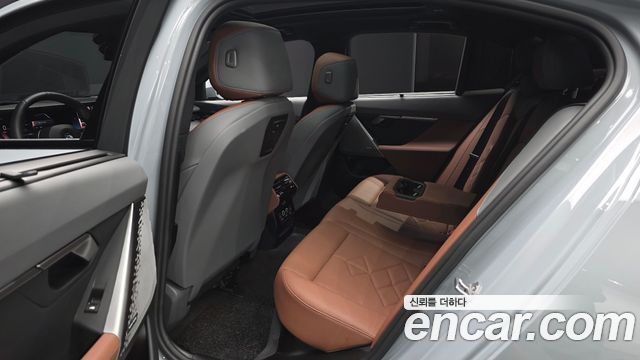 BMW 5-Series 2024 — photo 17