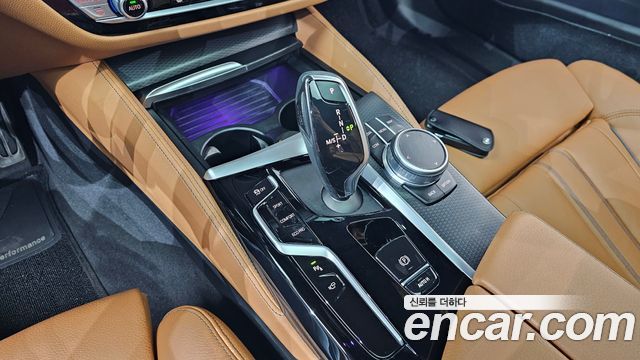 BMW 5-Series 2022 — photo 12