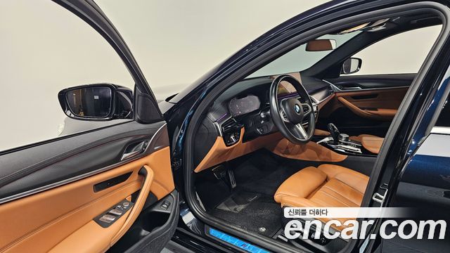 BMW 5-Series 2022 — photo 13