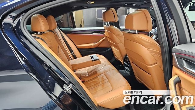 BMW 5-Series 2022 — photo 17