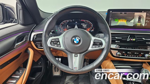 BMW 5-Series 2022 — photo 18