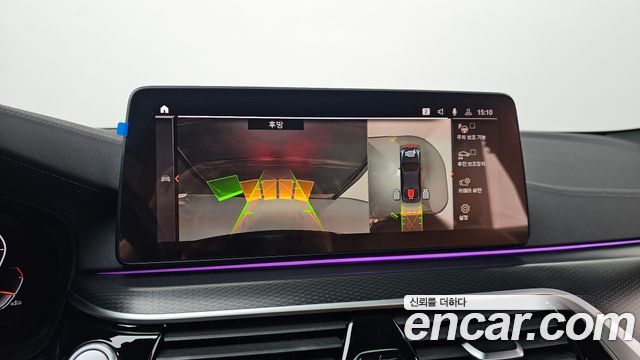 BMW 5-Series 2022 — photo 20