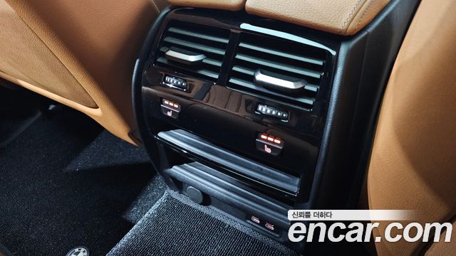 BMW 5-Series 2022 — photo 24