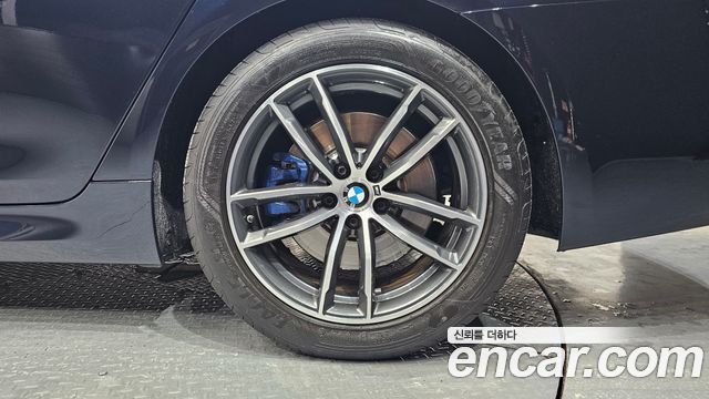 BMW 5-Series 2022 — photo 7