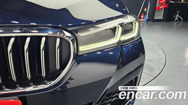 BMW 5-Series 2022 — photo 8