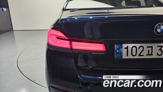 BMW 5-Series 2022 — photo 9