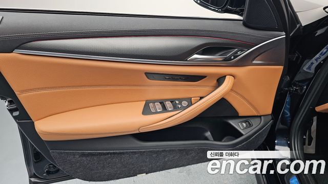 BMW 5-Series 2022 — photo 14