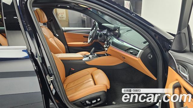 BMW 5-Series 2022 — photo 16