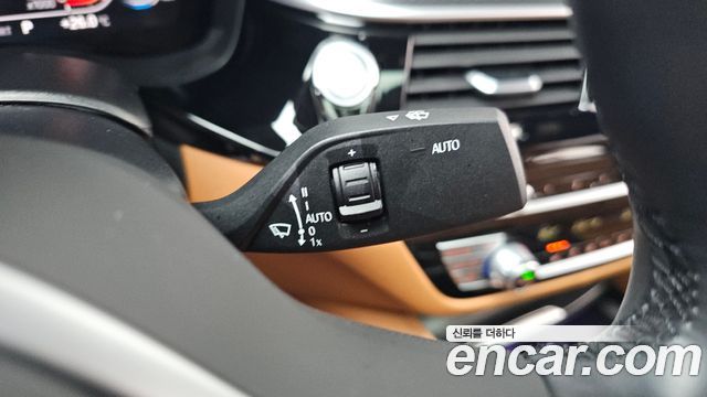 BMW 5-Series 2022 — photo 28