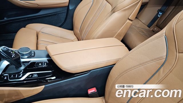 BMW 5-Series 2022 — photo 29