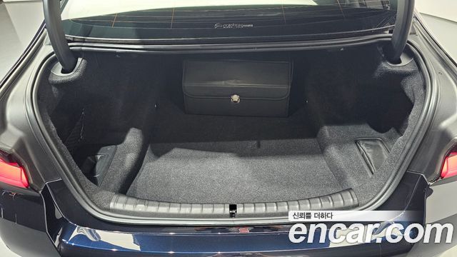BMW 5-Series 2022 — photo 30