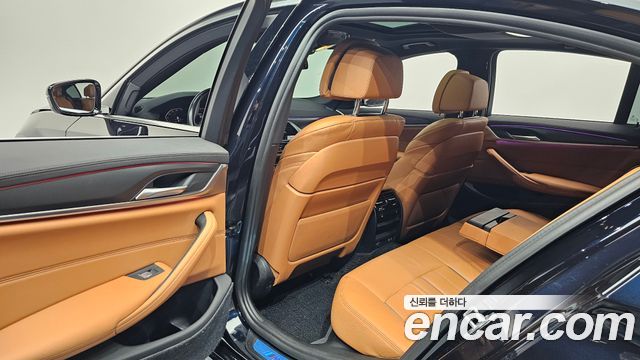 BMW 5-Series 2022 — photo 31