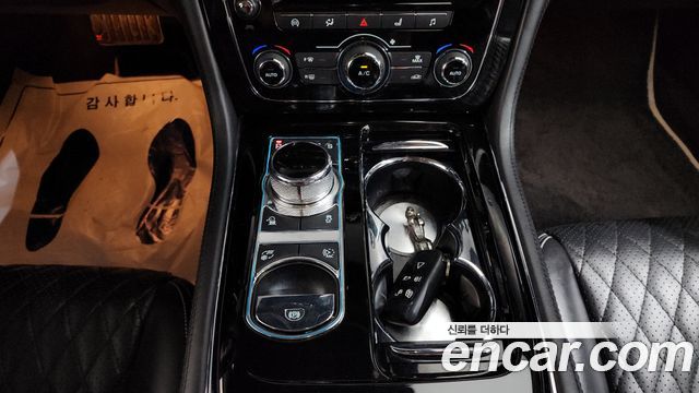 Jaguar XJ 2019 — photo 12