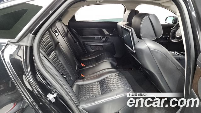 Jaguar XJ 2019 — photo 17