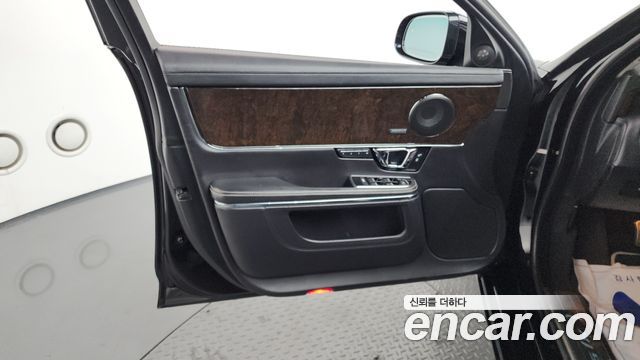 Jaguar XJ 2019 — photo 14