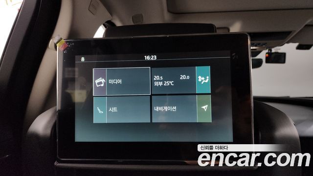Jaguar XJ 2019 — photo 33