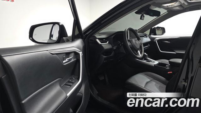 Toyota RAV4 2024 — photo 13