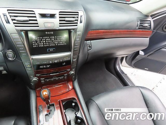 Lexus LS 2008 — photo 9