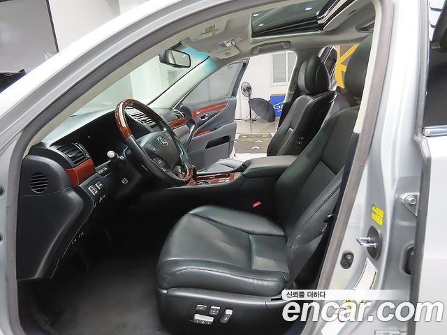 Lexus LS 2008 — photo 12
