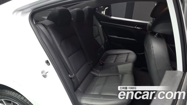 Hyundai AVANTE 2019 — photo 12