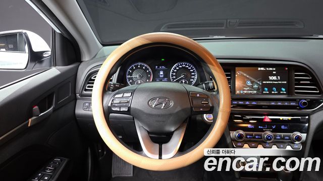 Hyundai AVANTE 2019 — photo 13