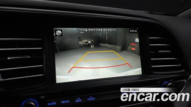 Hyundai AVANTE 2019 — photo 15