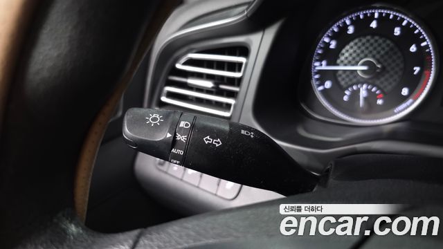 Hyundai AVANTE 2019 — photo 17