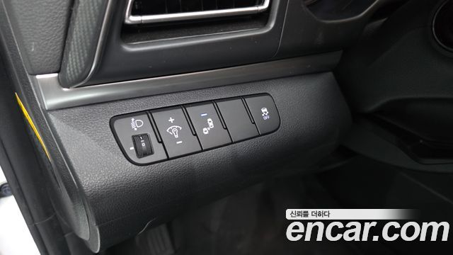 Hyundai AVANTE 2019 — photo 18