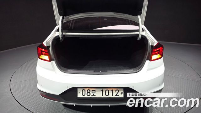 Hyundai AVANTE 2019 — photo 20
