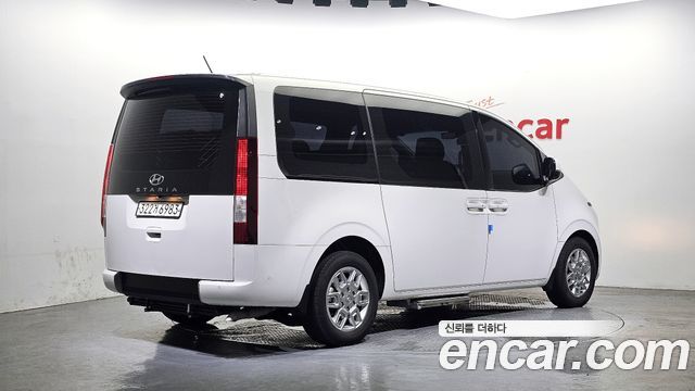 Hyundai Staria 2022 — photo 2