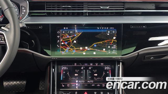 Audi A8 2021 — photo 18
