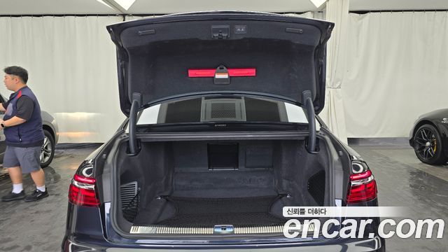 Audi A8 2021 — photo 26
