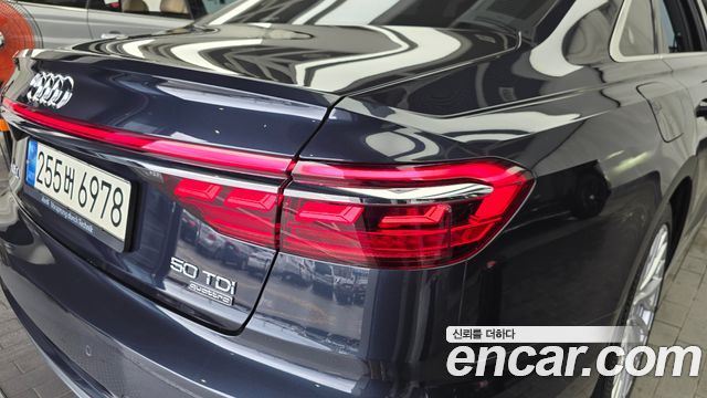 Audi A8 2021 — photo 9