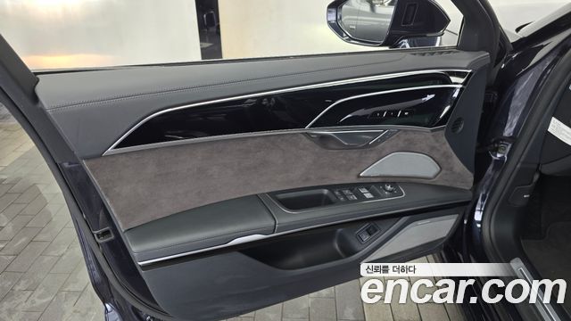 Audi A8 2021 — photo 14