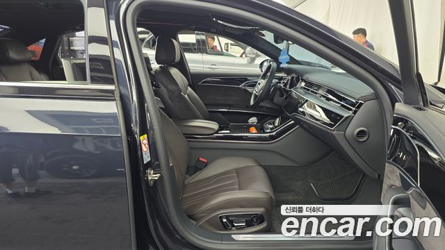 Audi A8 2021 — photo 16