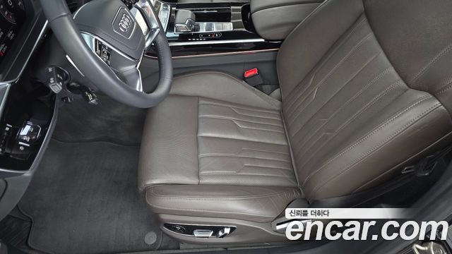 Audi A8 2021 — photo 31