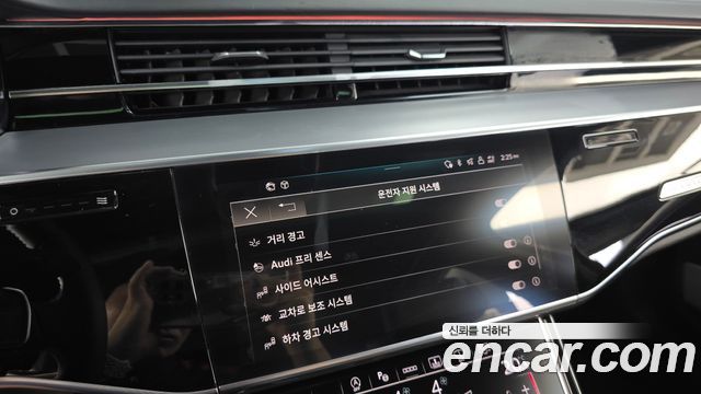 Audi A8 2021 — photo 33