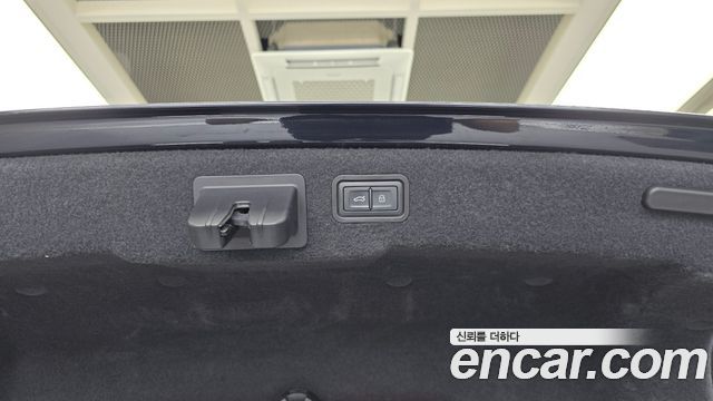 Audi A8 2021 — photo 35