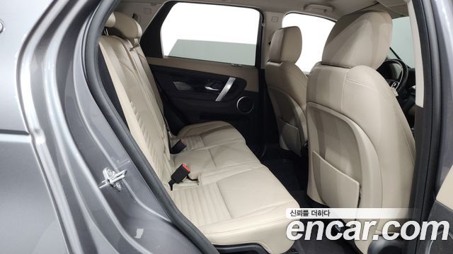 Land Rover Discovery Sport 2020 — photo 17