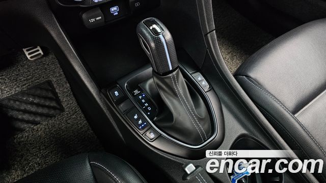 Hyundai Veloster 2021 — photo 12
