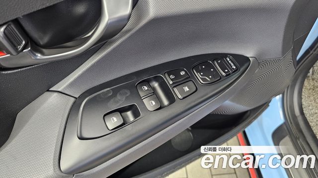 Hyundai Veloster 2021 — photo 27