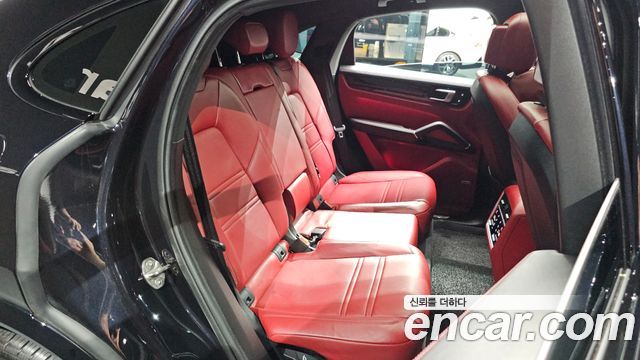 Porsche Cayenne 2022 — photo 17