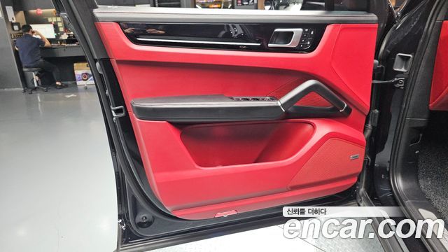 Porsche Cayenne 2022 — photo 14
