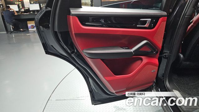 Porsche Cayenne 2022 — photo 15